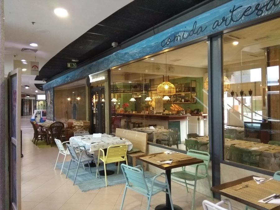 Comedor principal del Restaurante El Olivar, ambiente amplio y familiar.